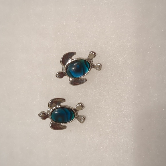 Sea Turtles Stud Earrings - Picture 2 of 4